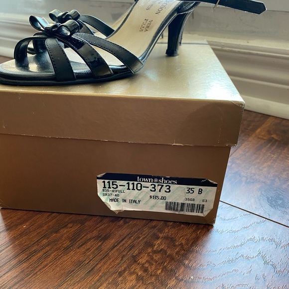 Savvy Collection Town Shoes bow tie high heels - Picture 9 of 9